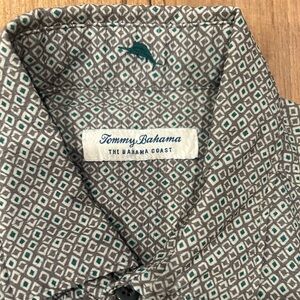 Tommy Bahama men’s button down Shirt